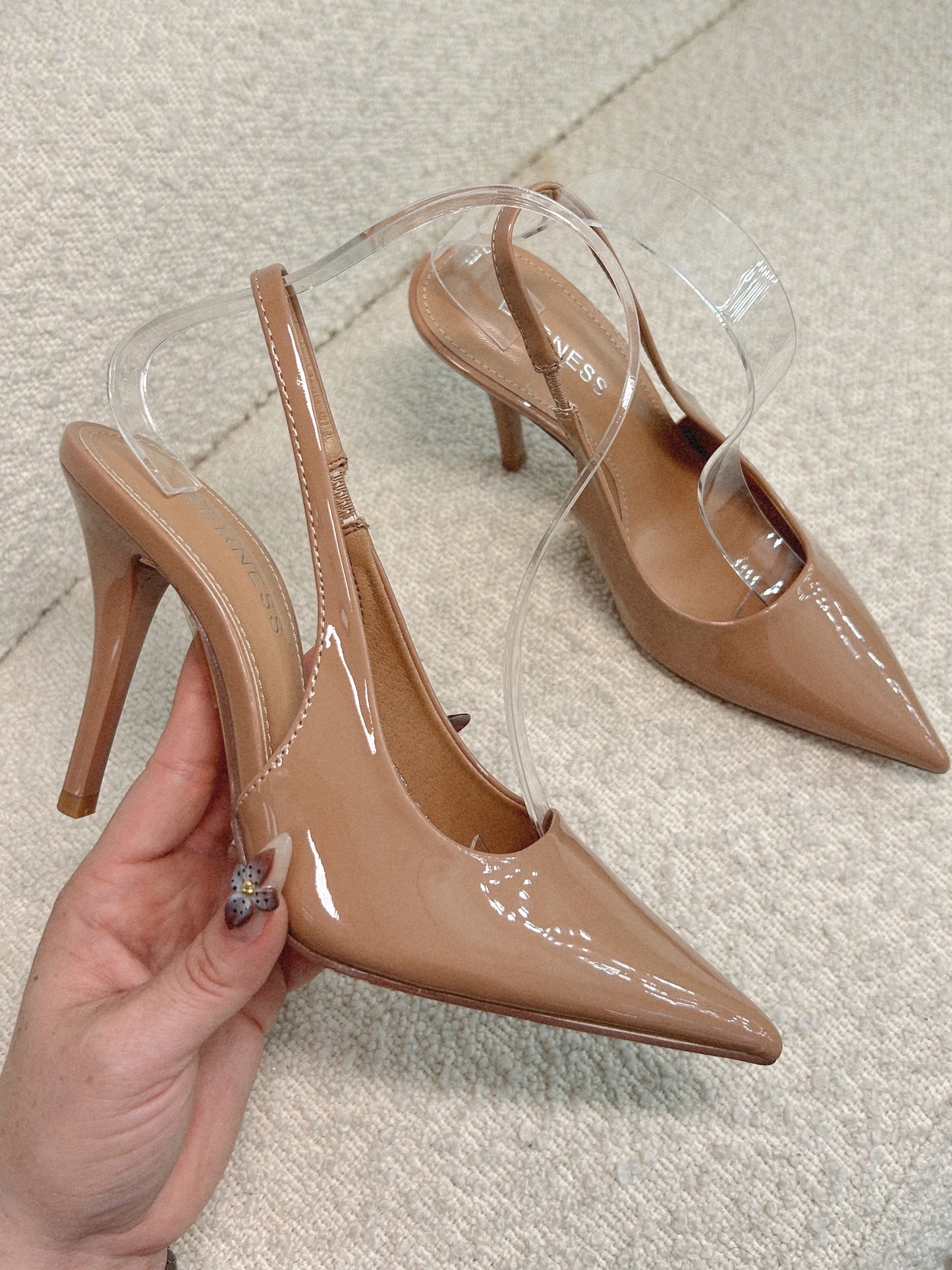 Nude pump