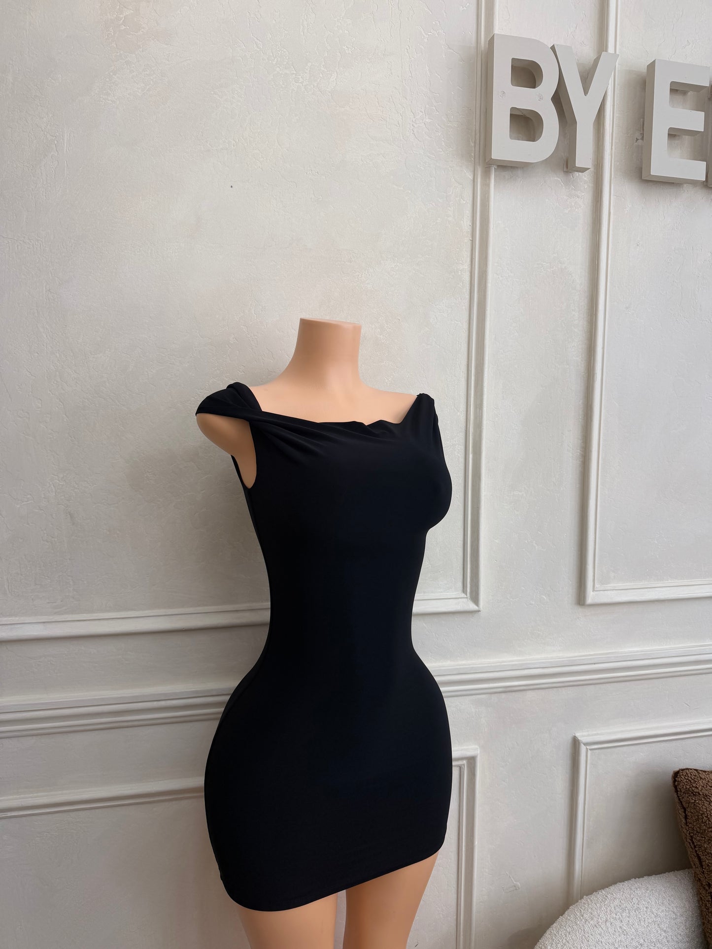 Black off shoulder bodycon dress