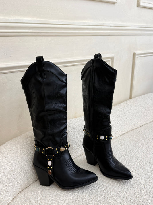 Black cowboy boot with short heel
